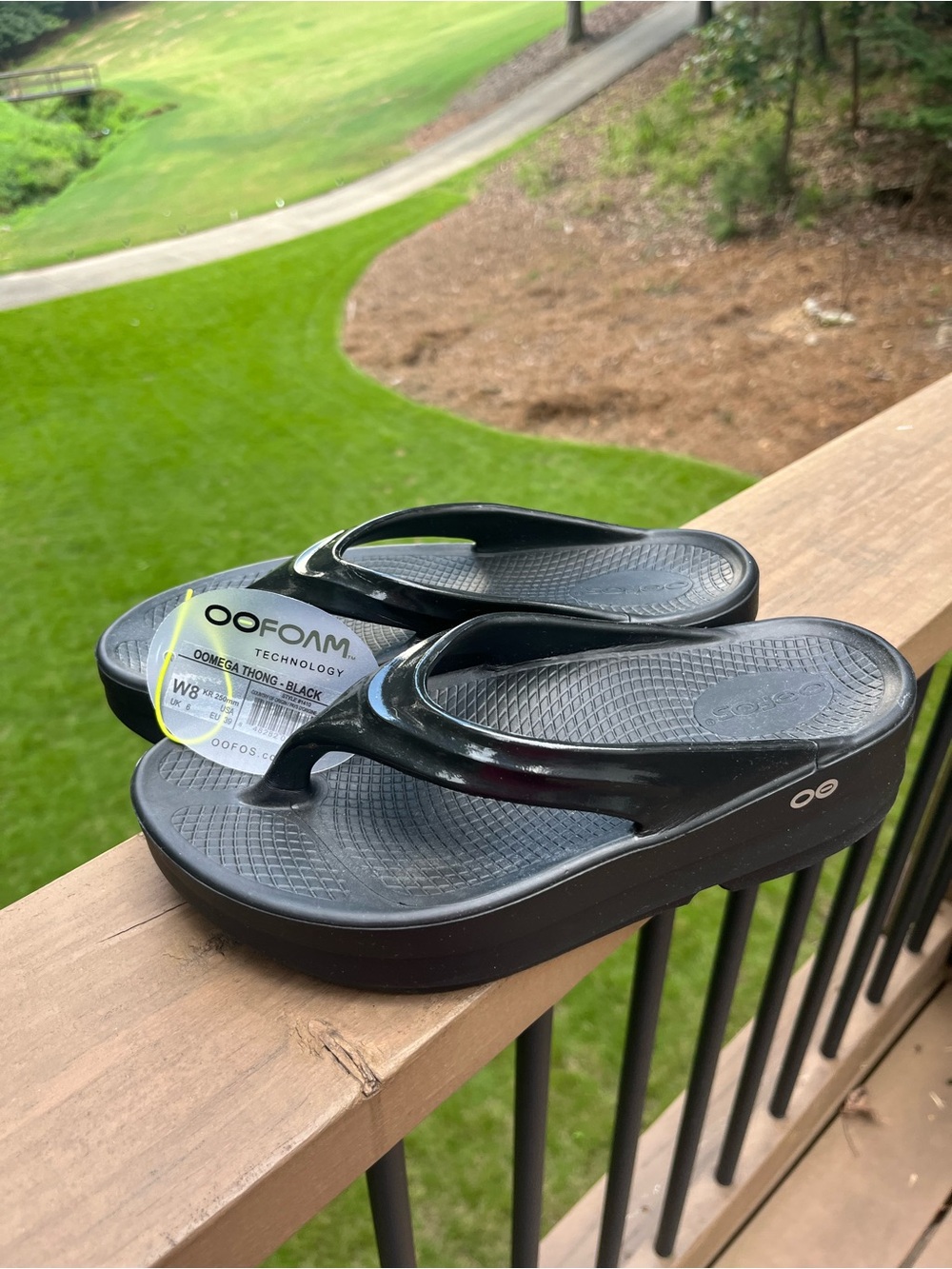 OOFOS Women’s Black Recovery Flip Flops size 8 - NEW WITH TAGS - Picture 11 of 11
